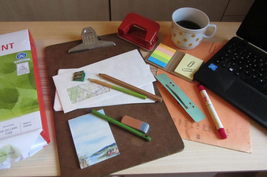 Umweltfreundliche Büromaterialien, recyclingpapier, Briefumschläge Kugelschreiber, Bleistifte